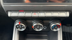 Renault Clio 1.0 TCe 100 Iconic 5dr Petrol Hatchback